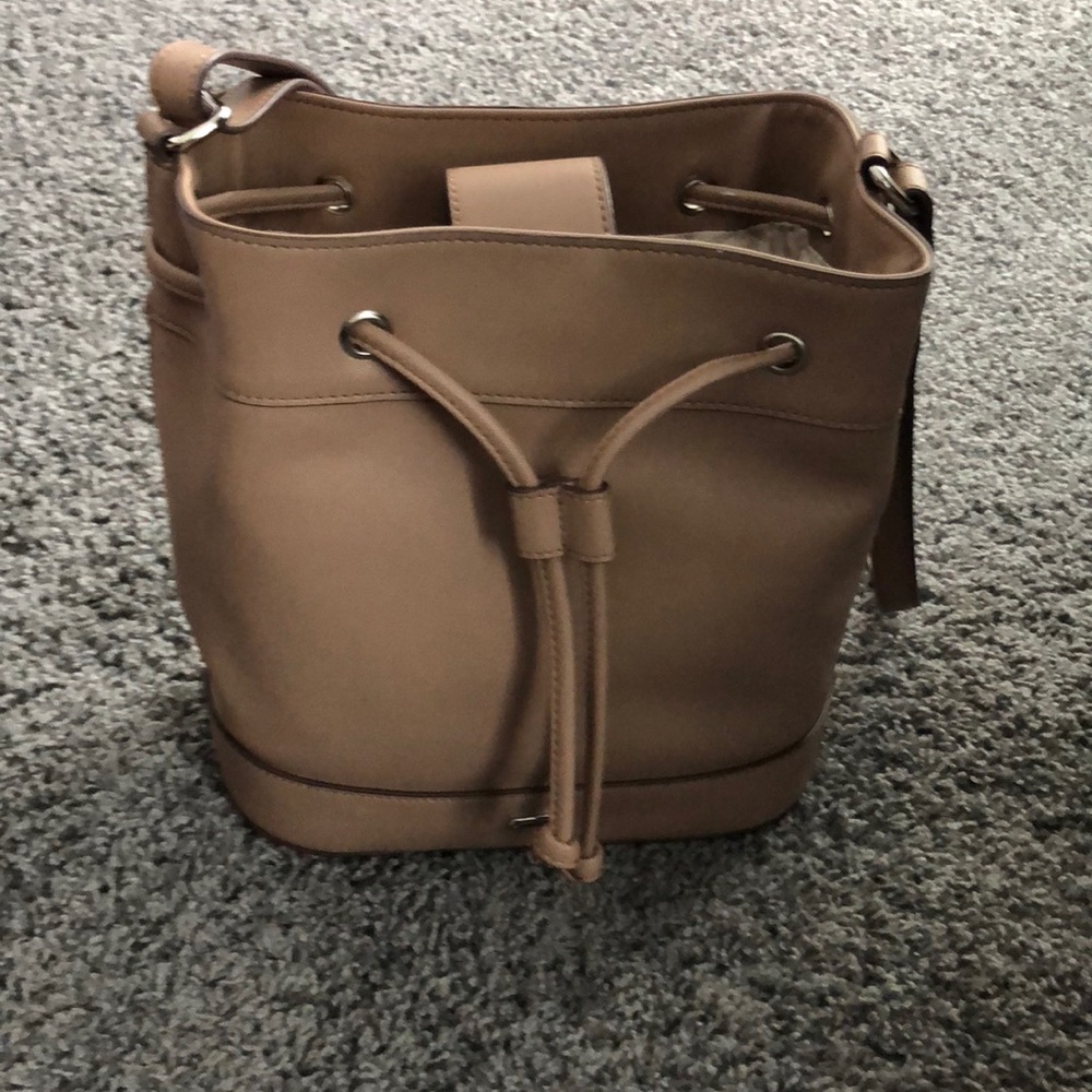 Bucket bag